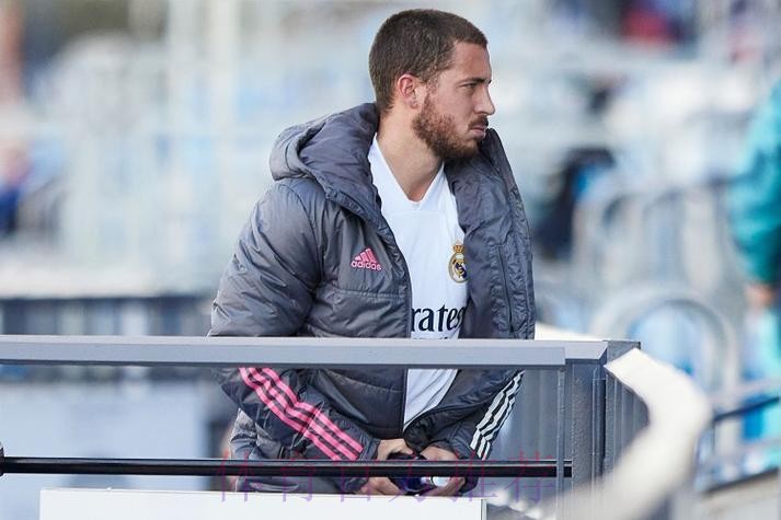 每体:比利时队医不满皇马对于阿扎尔伤病的治疗 每体:比利时队医不满皇马对于阿扎尔伤病的治疗